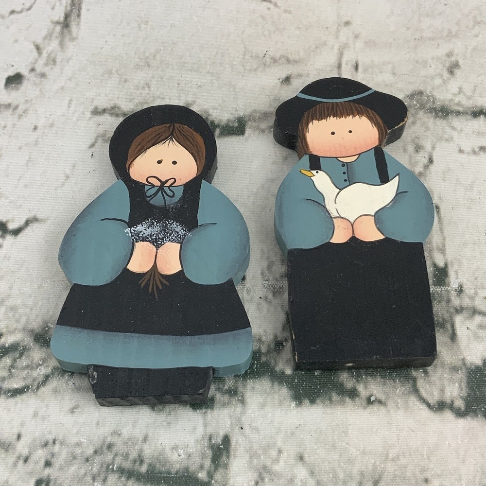 Pilgrim Couple Farmers Amish Goose Flowers Refrigerator Magnet Collectible